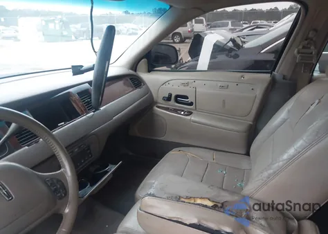 1999 Lincoln Town Car Signature z USA, uszkodzony, nr VIN 1LNHM82W6XY617045